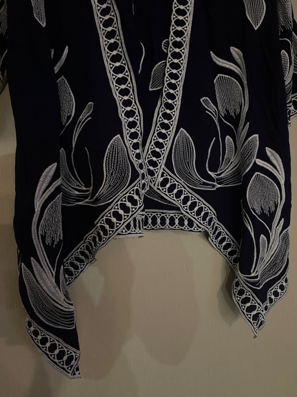 Chicos sz 1 medium Navy Floral Embroidered Open Kimono cardigan eyelet coverup - Picture 4 of 6